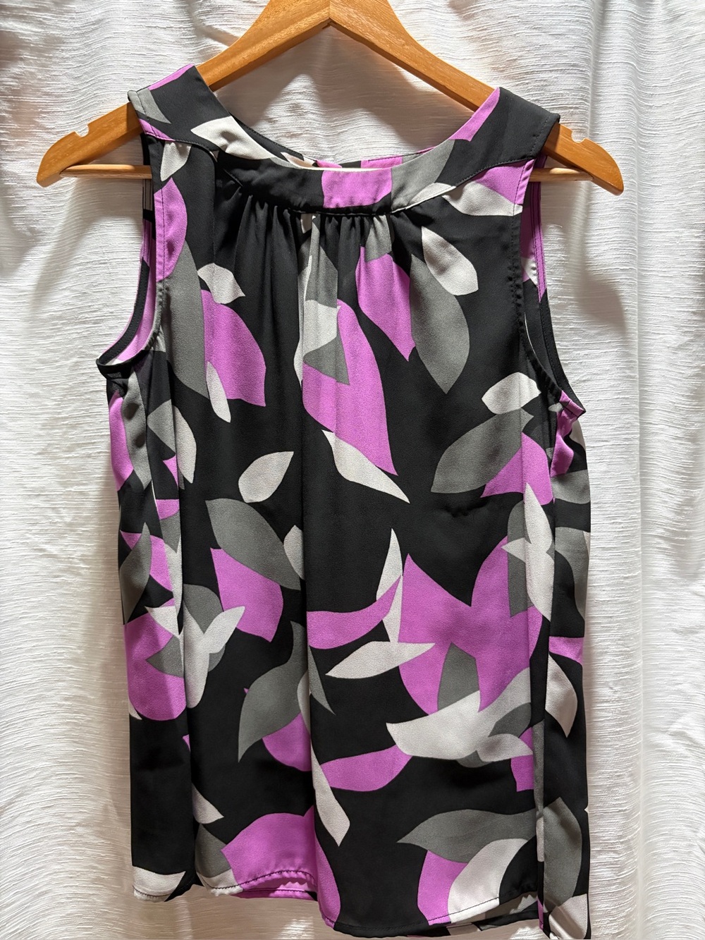 Sleeveless Printed Blouse - Black & Purple Nine West Size -Small